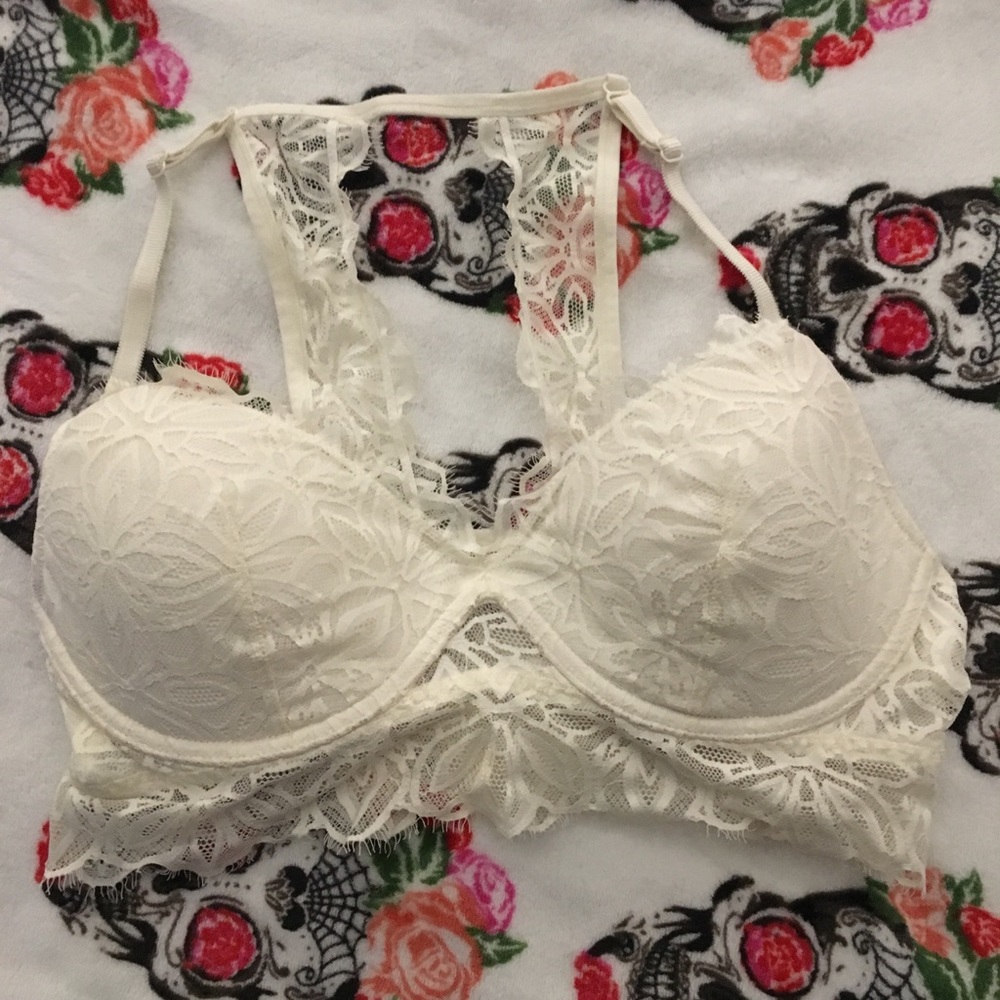 White lace VS Pink Bra